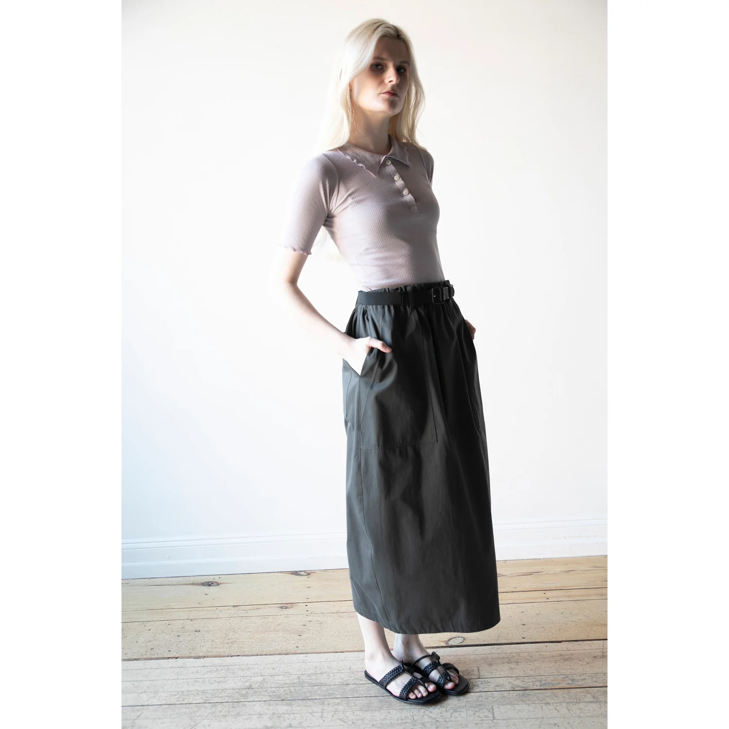 Nicholson & Nicholson Shell Skirt in Charcoal - Image 4