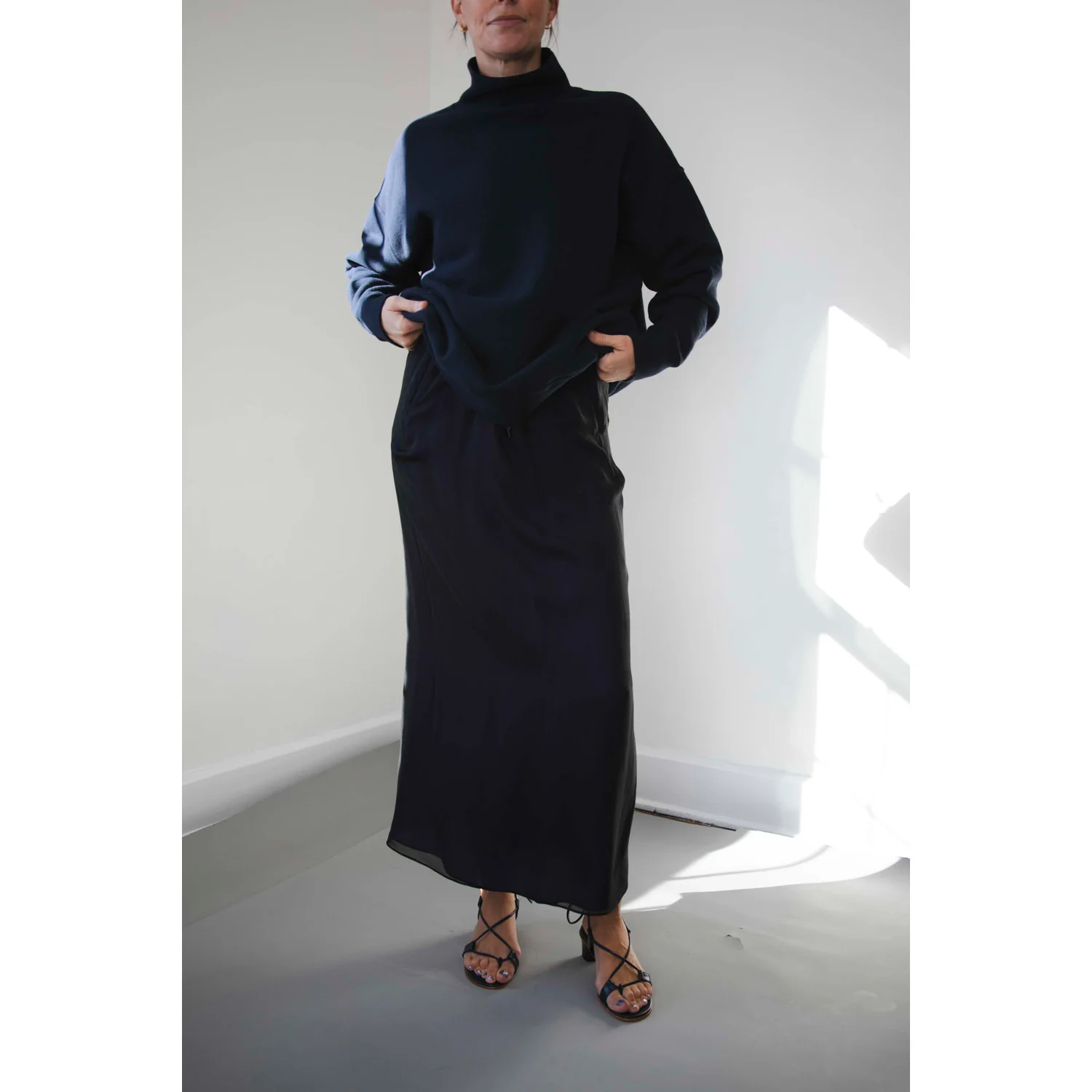 JUDITH Oversized Mockneck in Dark Navy - Image 4