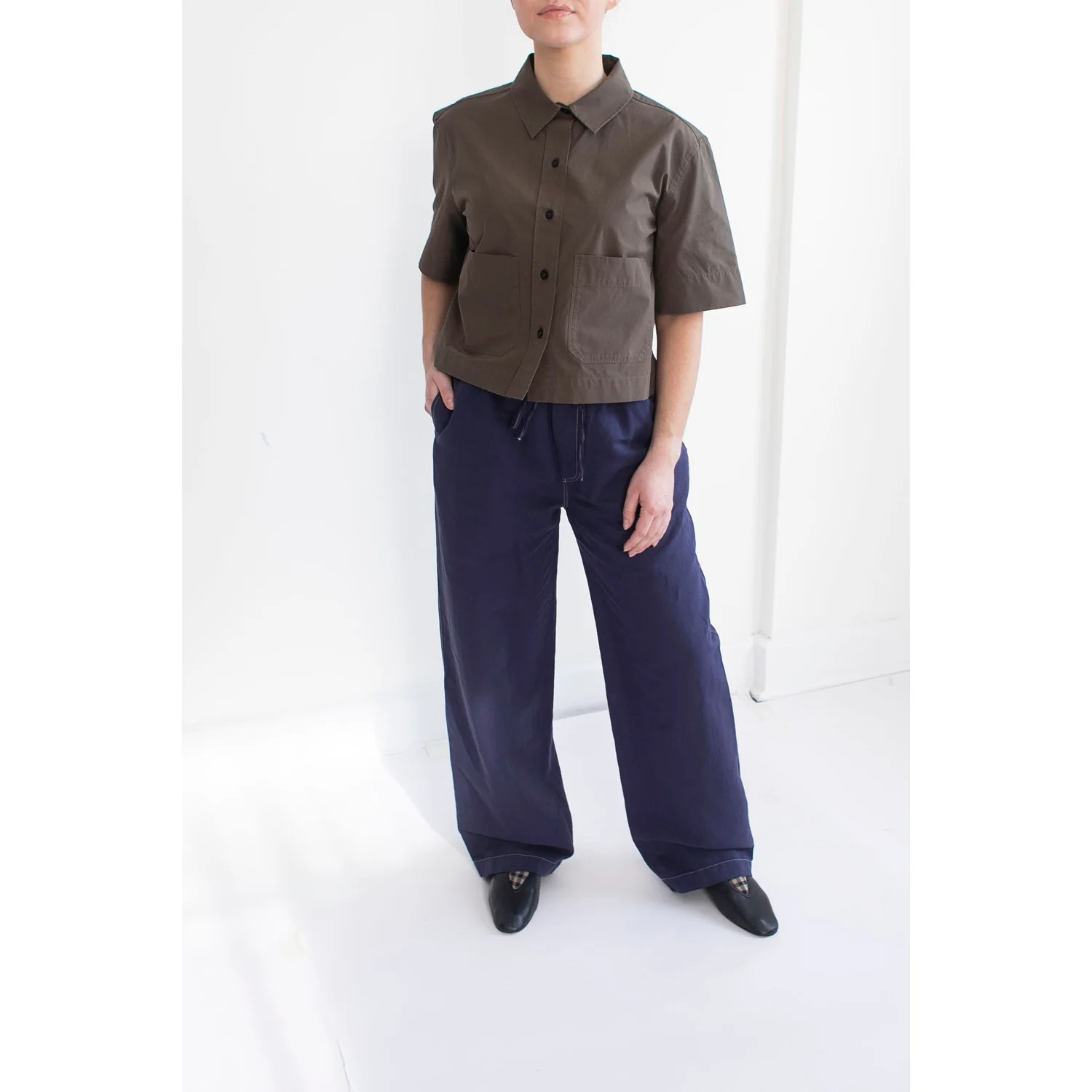 MHL. Cropped Uniform Shirt in Umber Sanded Cotton Poplin - Image 7