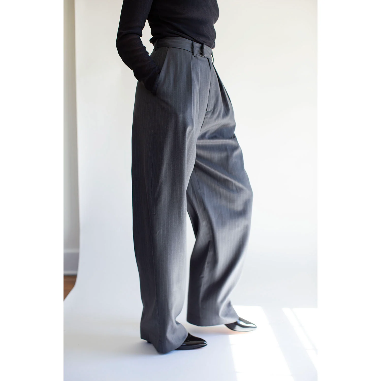 Nomia Wide Leg Pleated Trouser in Charcoal - Image 4