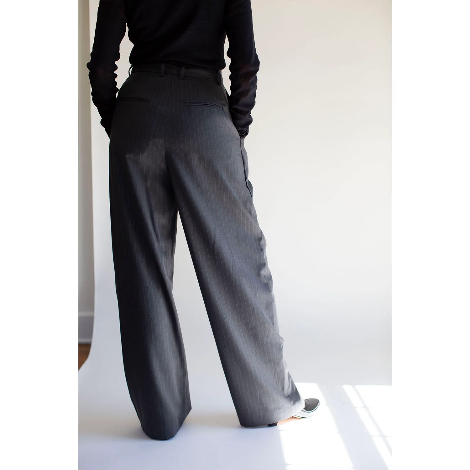 Nomia Wide Leg Pleated Trouser in Charcoal - Image 5
