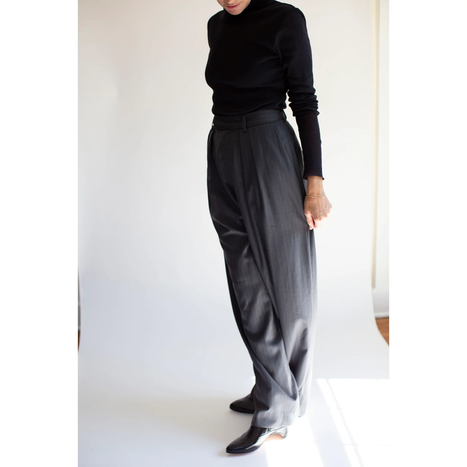 Nomia Wide Leg Pleated Trouser in Charcoal - Image 8